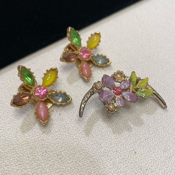 Vintage Multi Color Flower Rhinestone Earrings And Brooch - Picture 6 of 16
